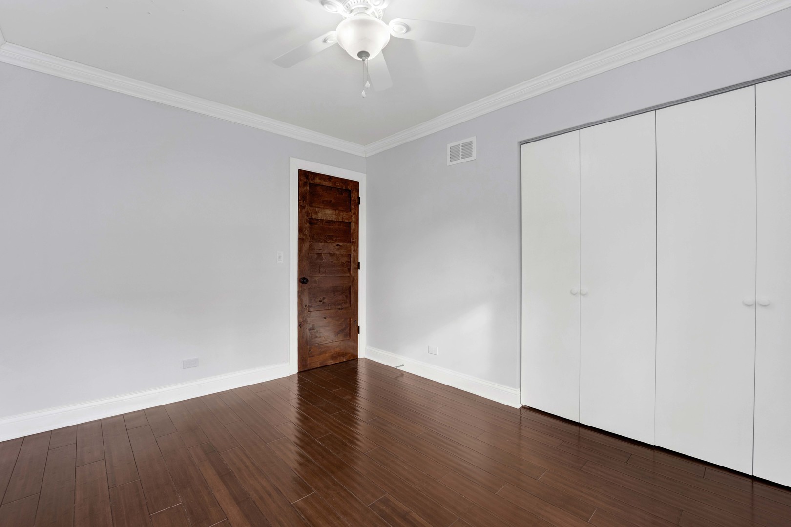 332 S River Road, Naperville, IL 60540