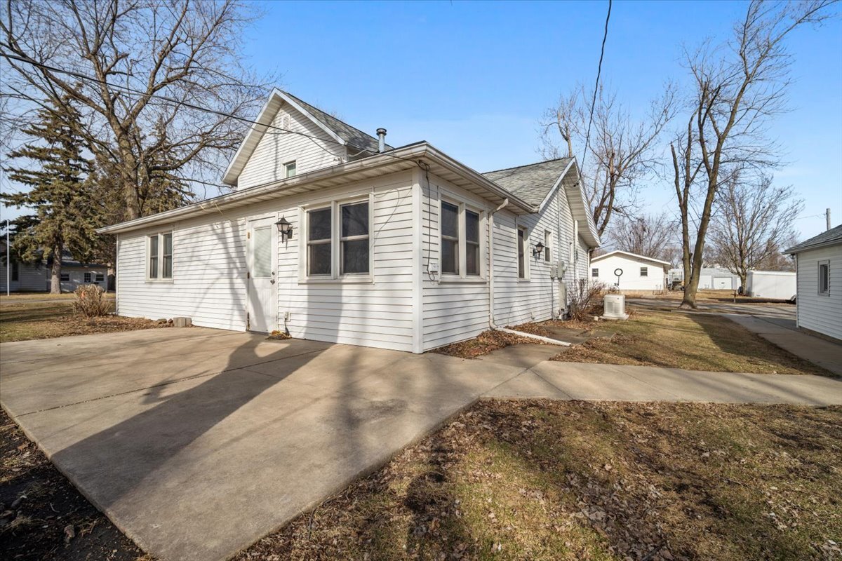 429 W Owsley Street, Chenoa, IL 61726