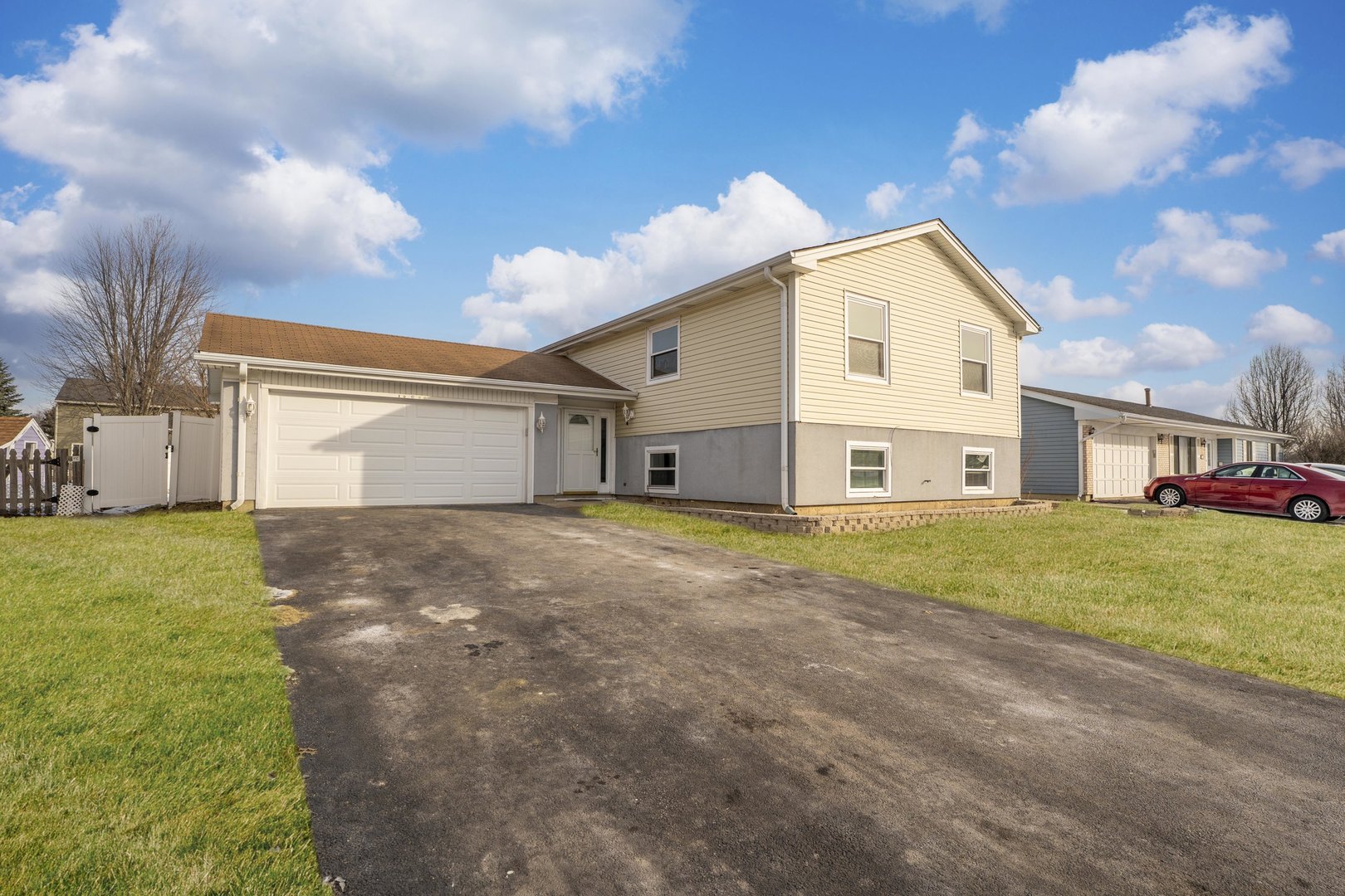 1680 Nautilus Lane, Hanover Park, IL 60133