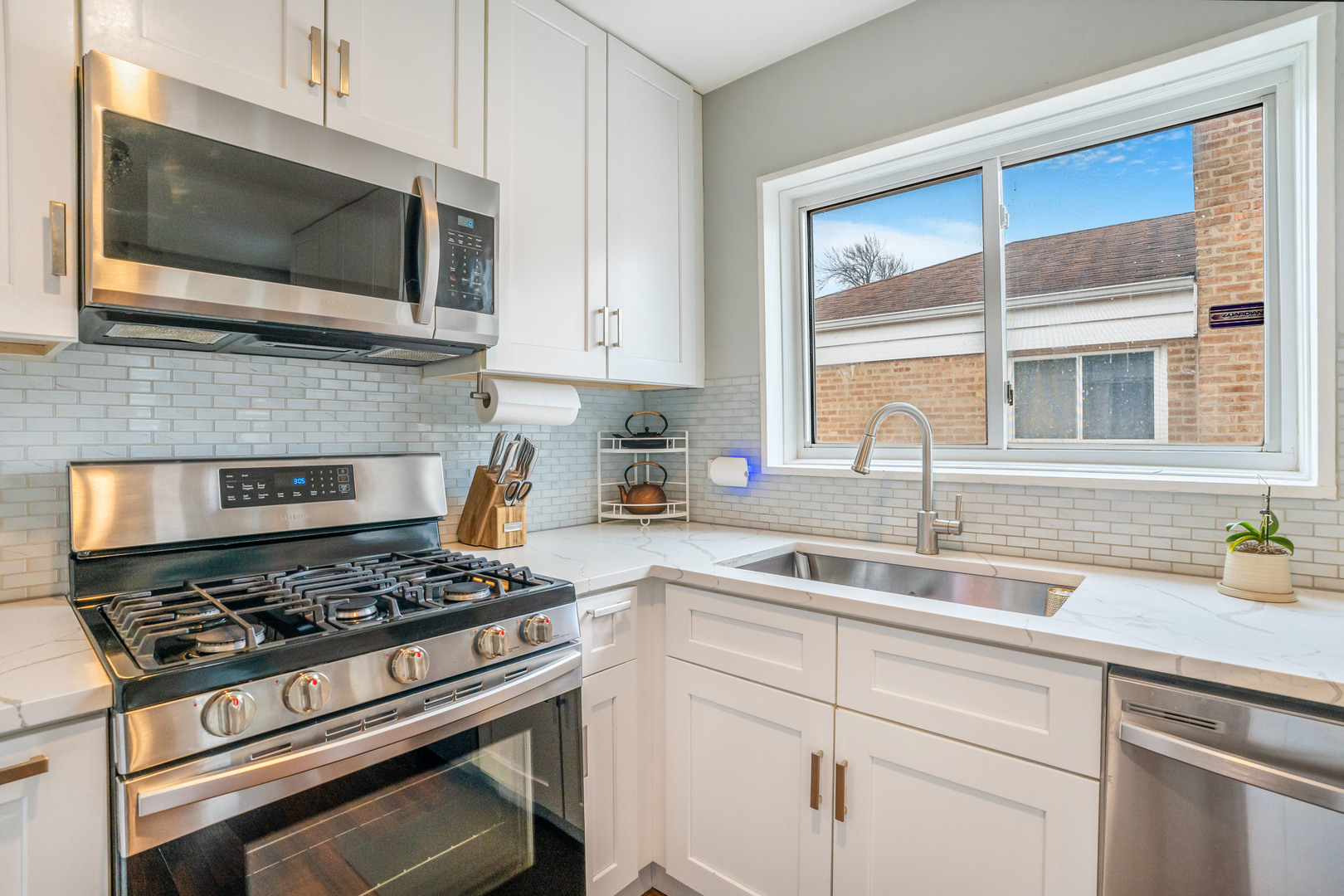 129 Rice Avenue, Bellwood, IL 60104