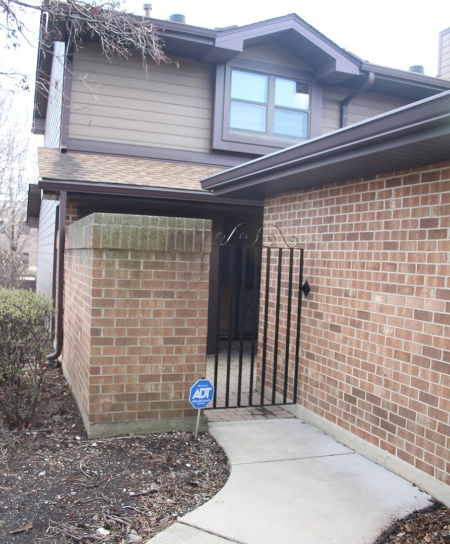 15 Indian Trail Drive #15, Westmont, IL 60559