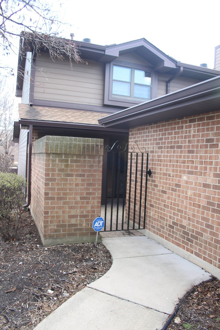 15 Indian Trail Drive #15, Westmont, IL 60559