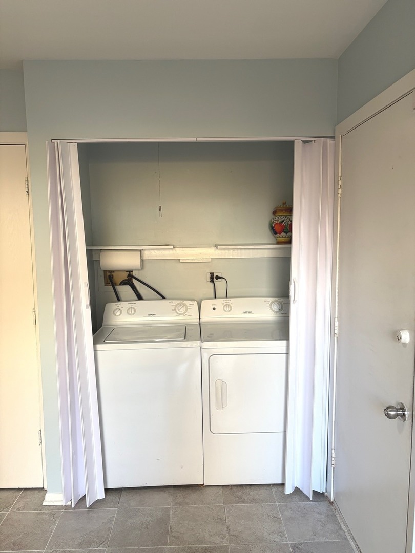 15 Indian Trail Drive #15, Westmont, IL 60559