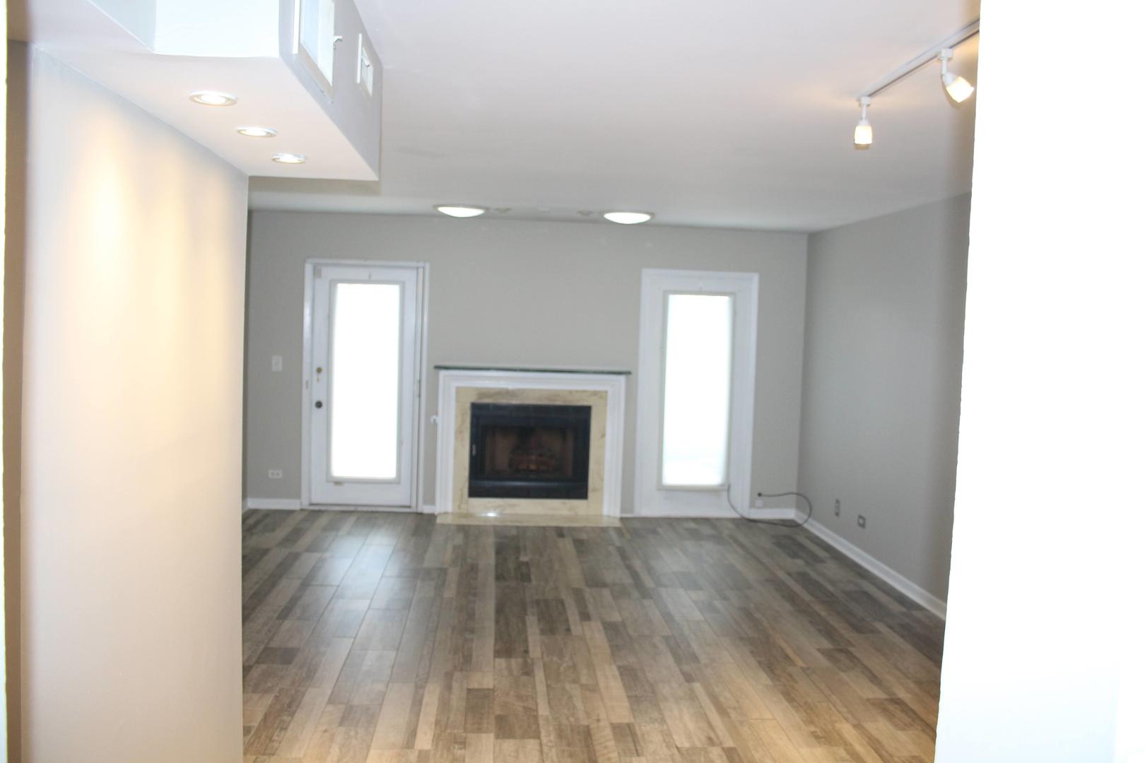 15 Indian Trail Drive #15, Westmont, IL 60559