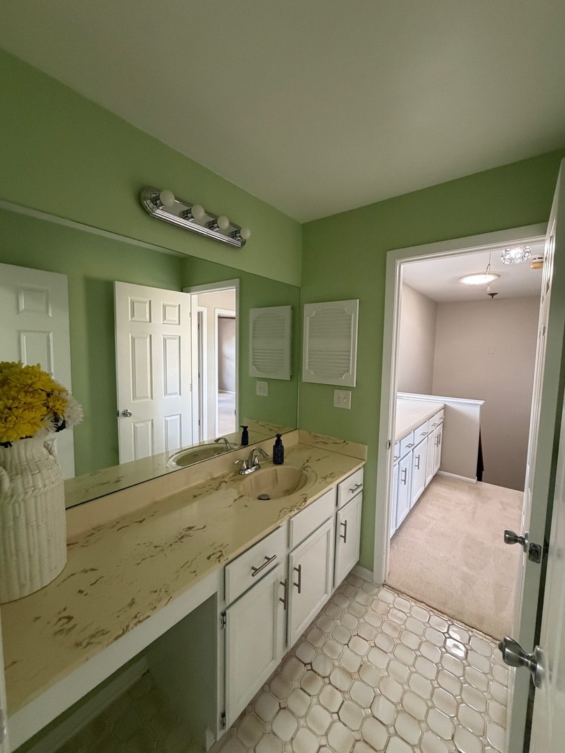 15 Indian Trail Drive #15, Westmont, IL 60559