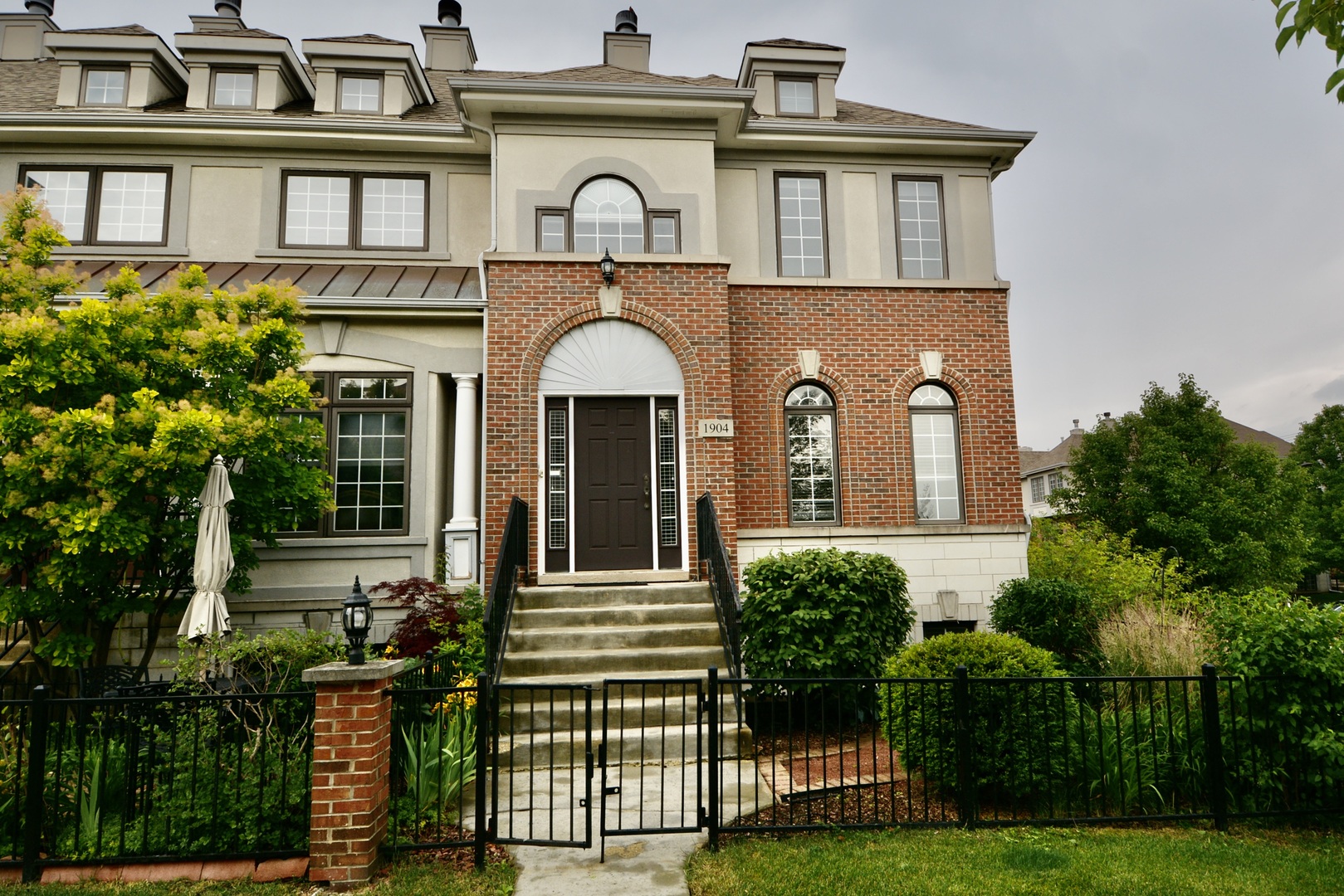 1904 Alta Vista Court, Naperville, IL 60563