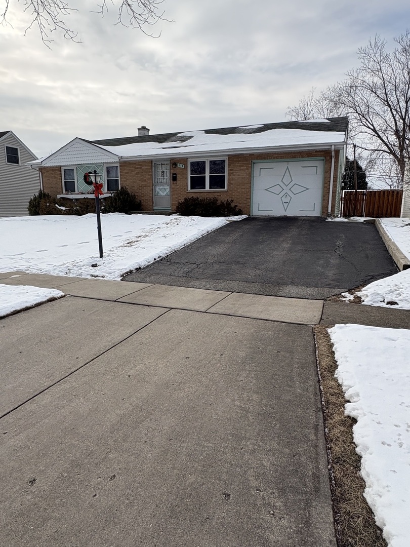 170 Cherrywood Road, Buffalo Grove, IL 60089