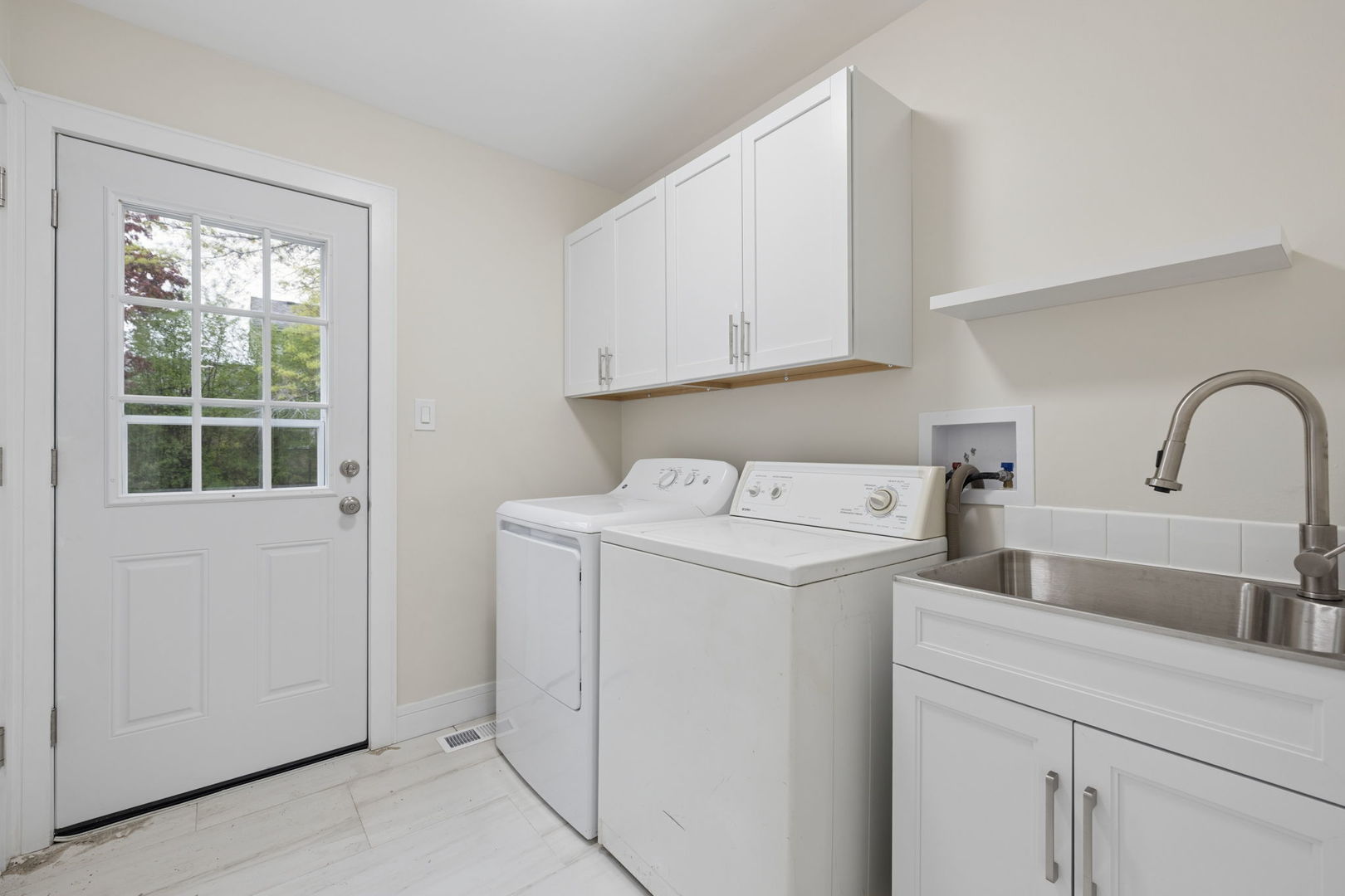 904 Iroquois Avenue, Naperville, IL 60563