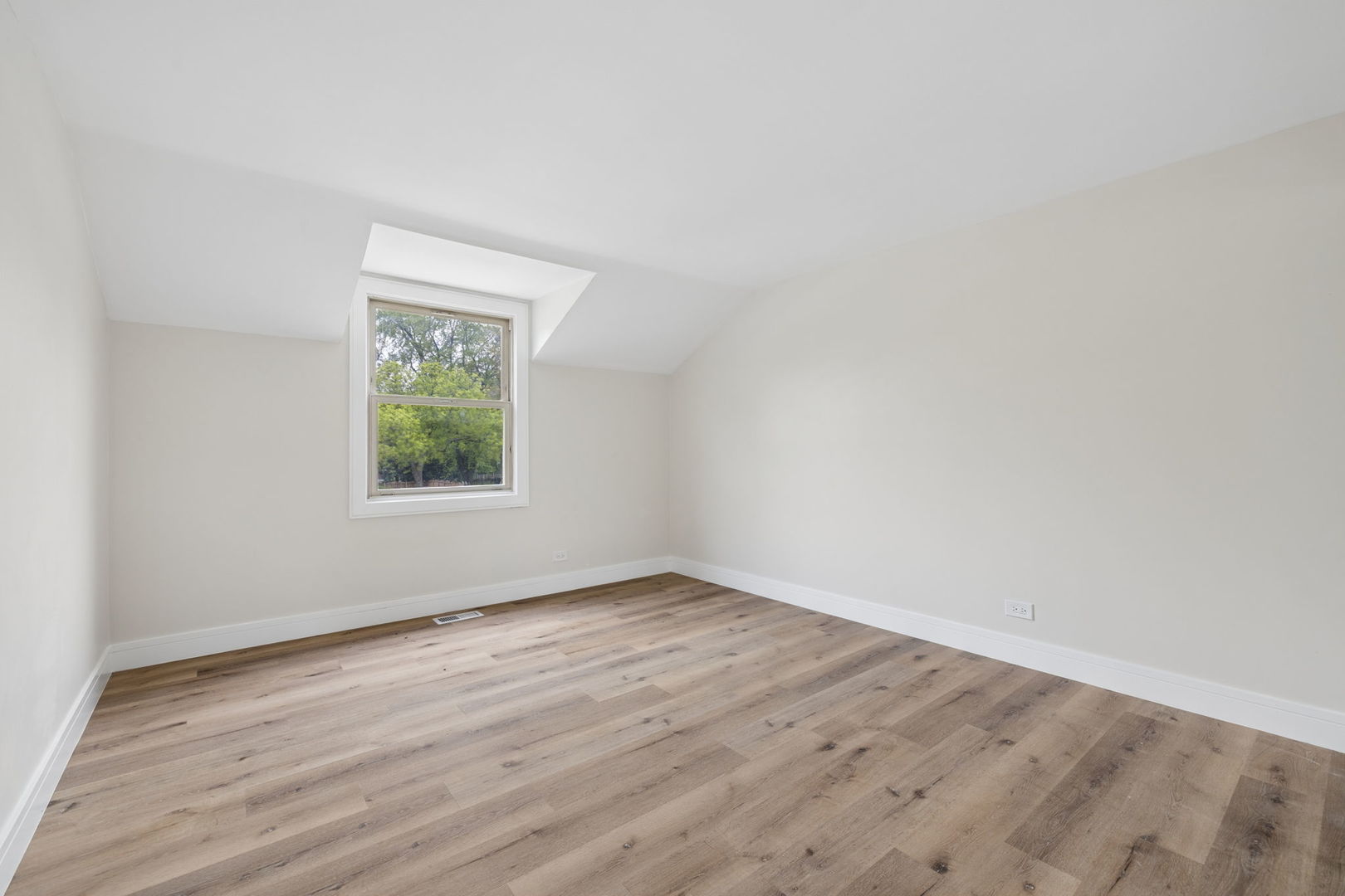 904 Iroquois Avenue, Naperville, IL 60563