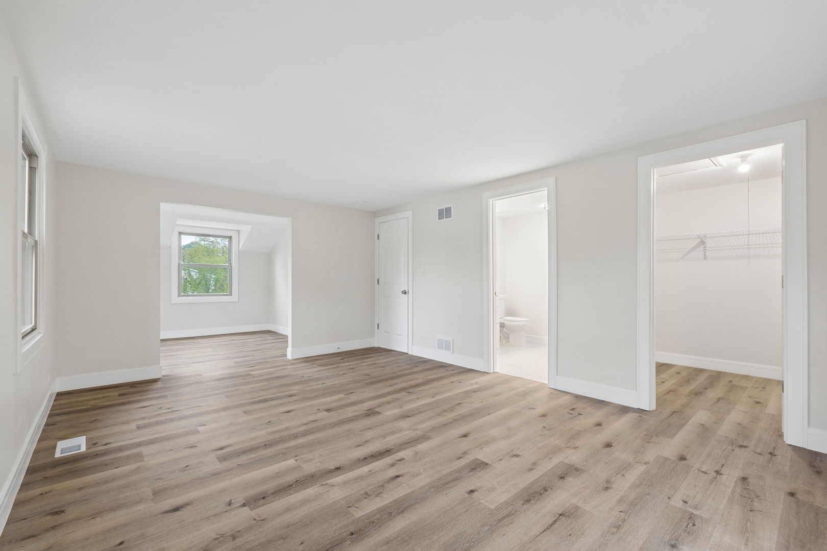 904 Iroquois Avenue, Naperville, IL 60563