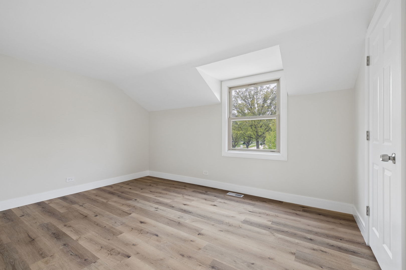 904 Iroquois Avenue, Naperville, IL 60563