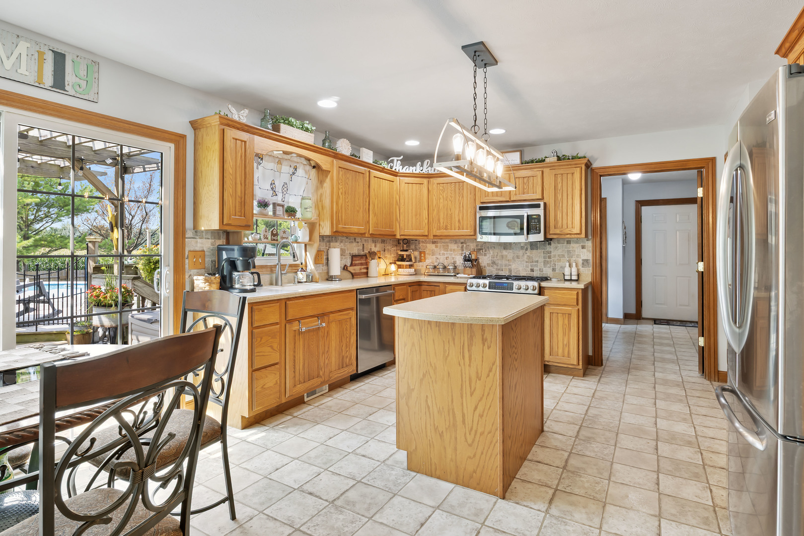 417 Sunset Drive, Colfax, IL 61728