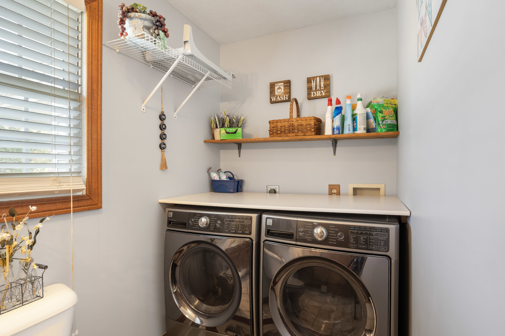 417 Sunset Drive, Colfax, IL 61728