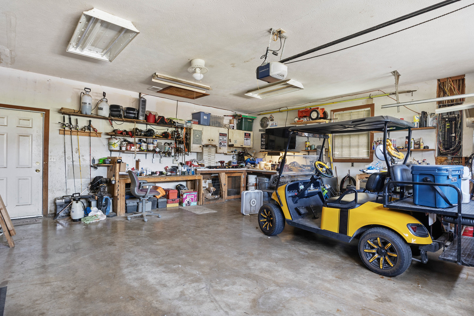 417 Sunset Drive, Colfax, IL 61728