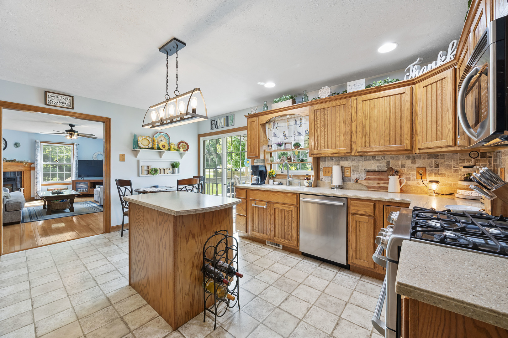 417 Sunset Drive, Colfax, IL 61728