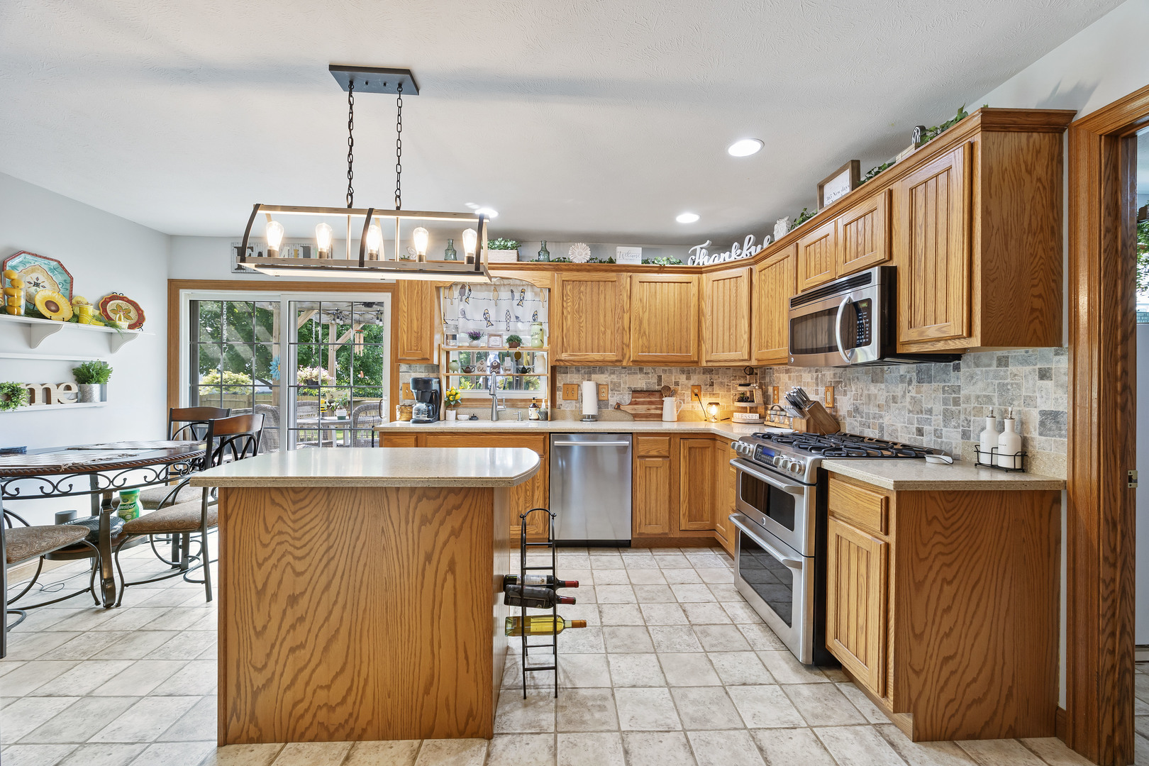 417 Sunset Drive, Colfax, IL 61728