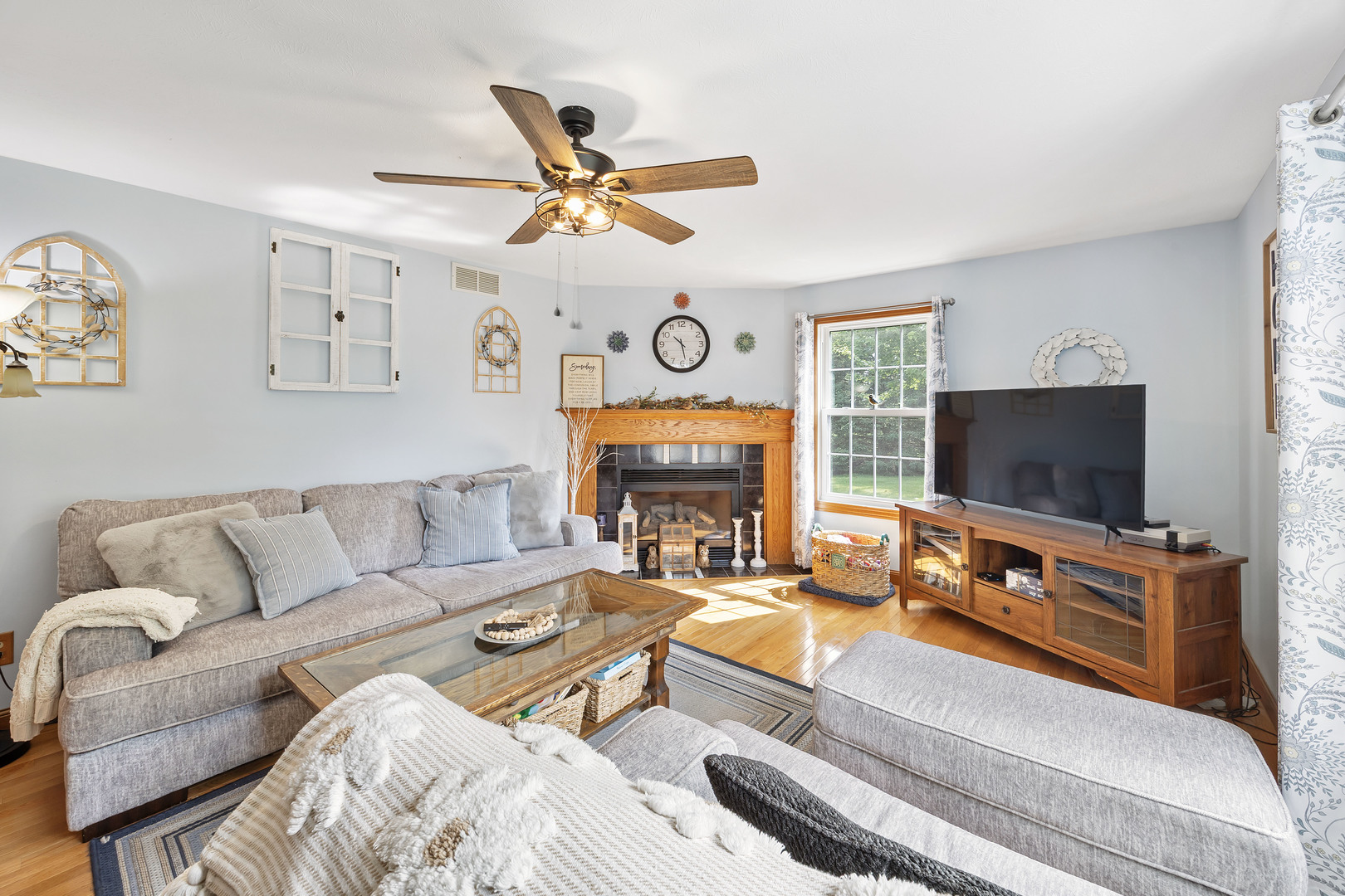 417 Sunset Drive, Colfax, IL 61728