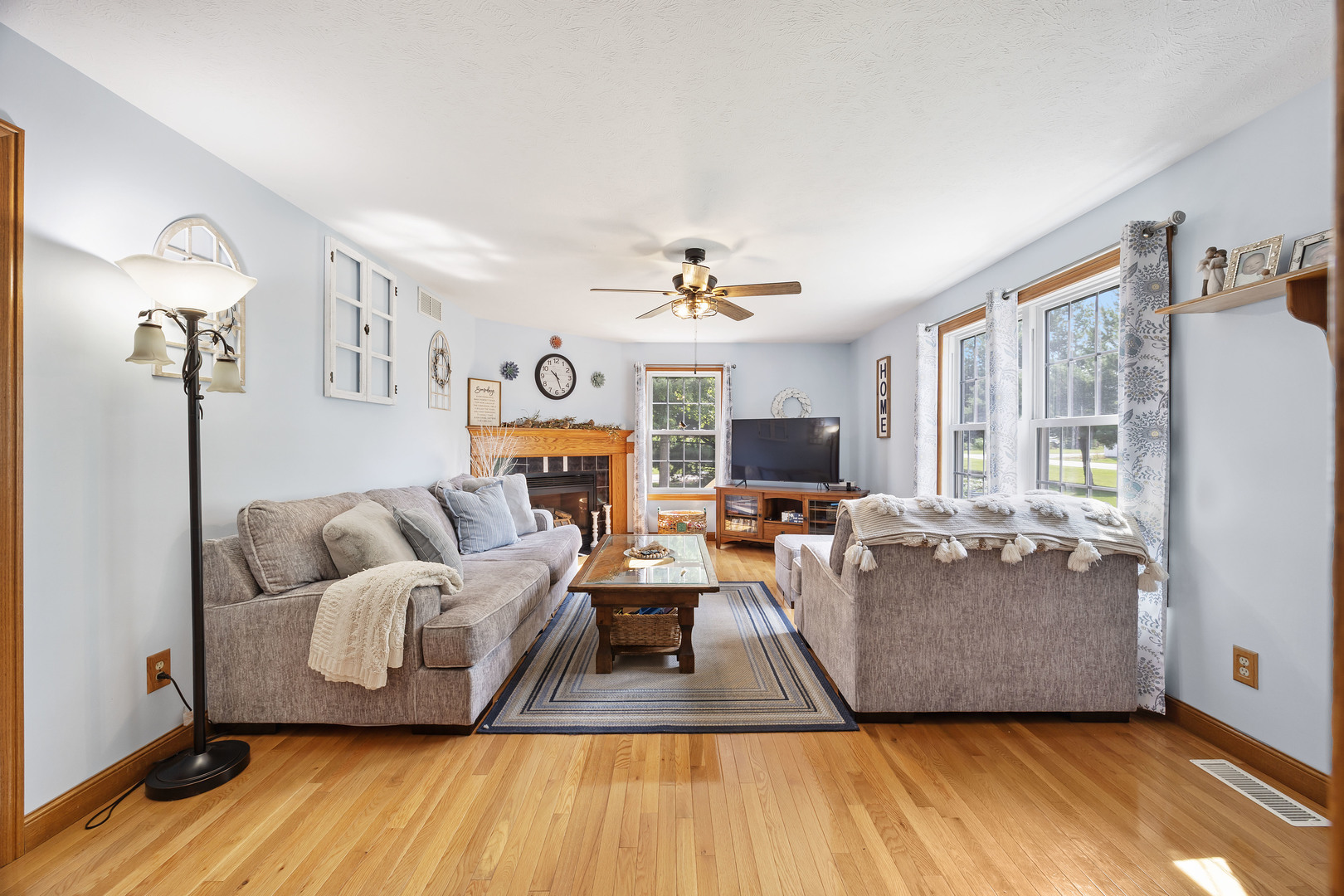 417 Sunset Drive, Colfax, IL 61728