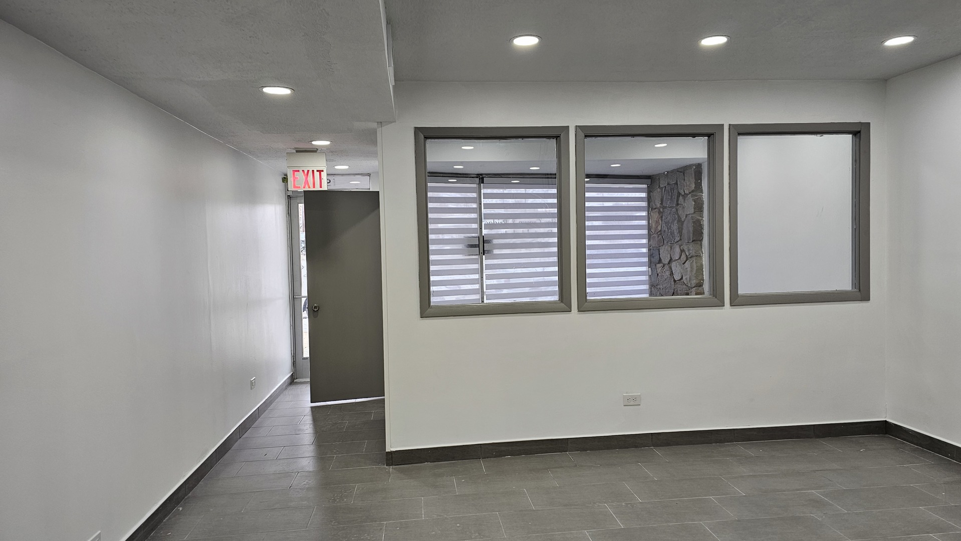 19 N Broadway Street #19, Des Plaines, IL 60016