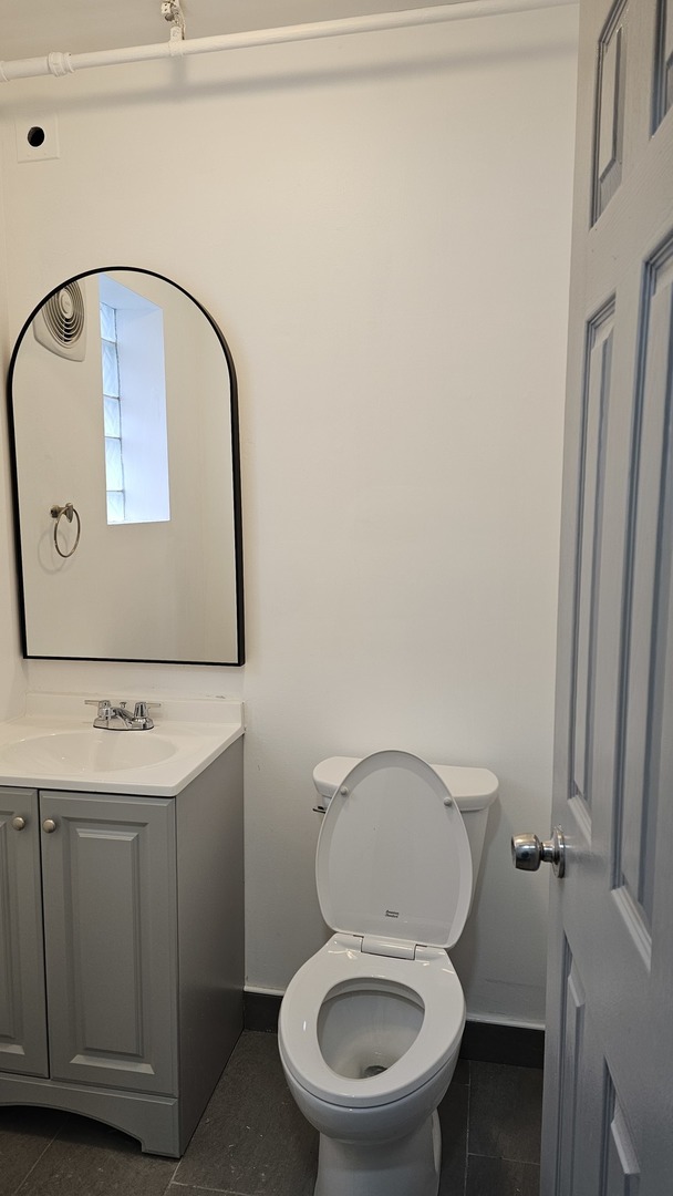 19 N Broadway Street #19, Des Plaines, IL 60016