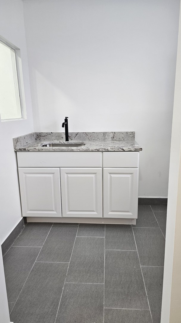 19 N Broadway Street #19, Des Plaines, IL 60016