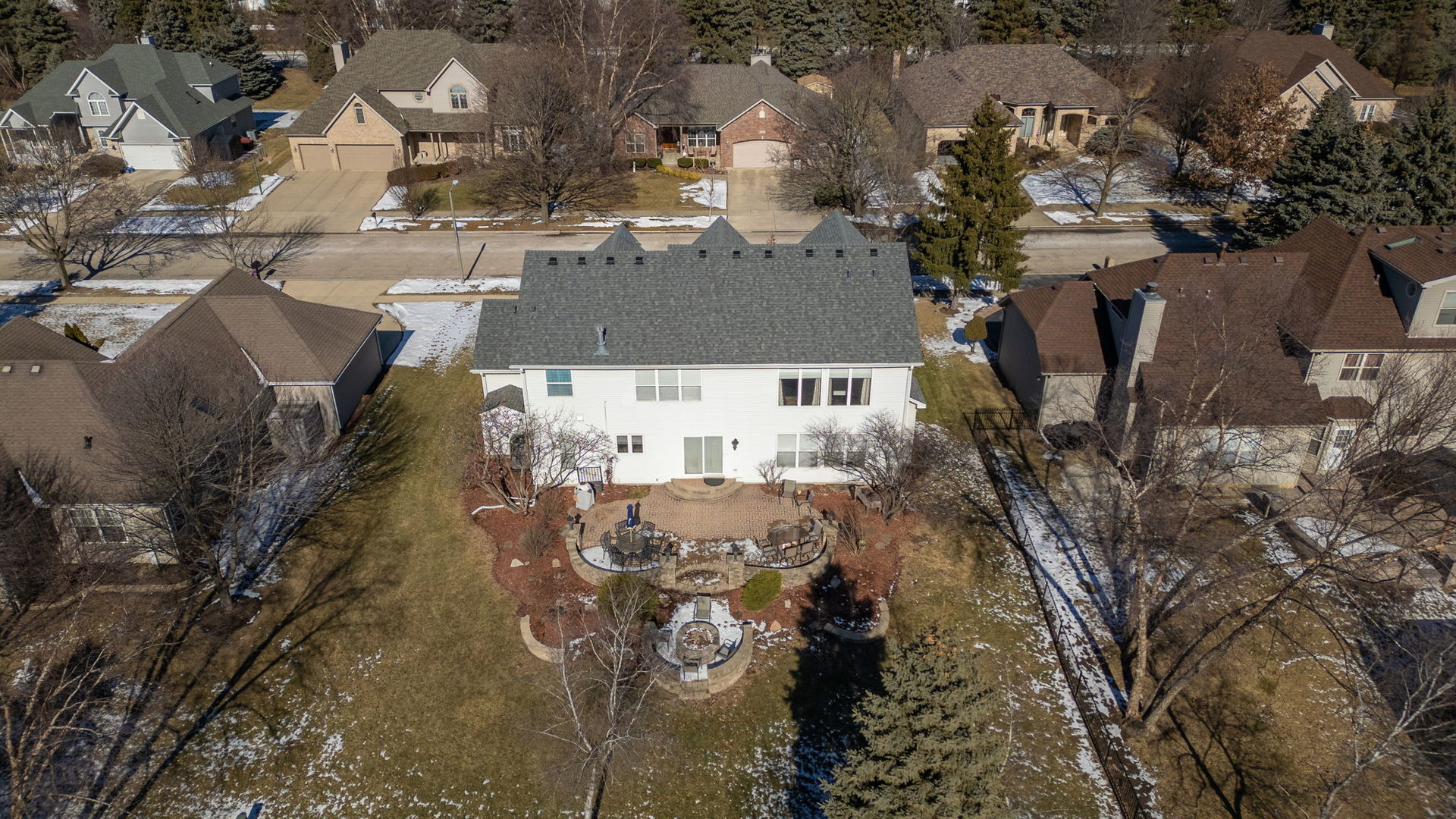 316 Ash Grove Lane, Oswego, IL 60543