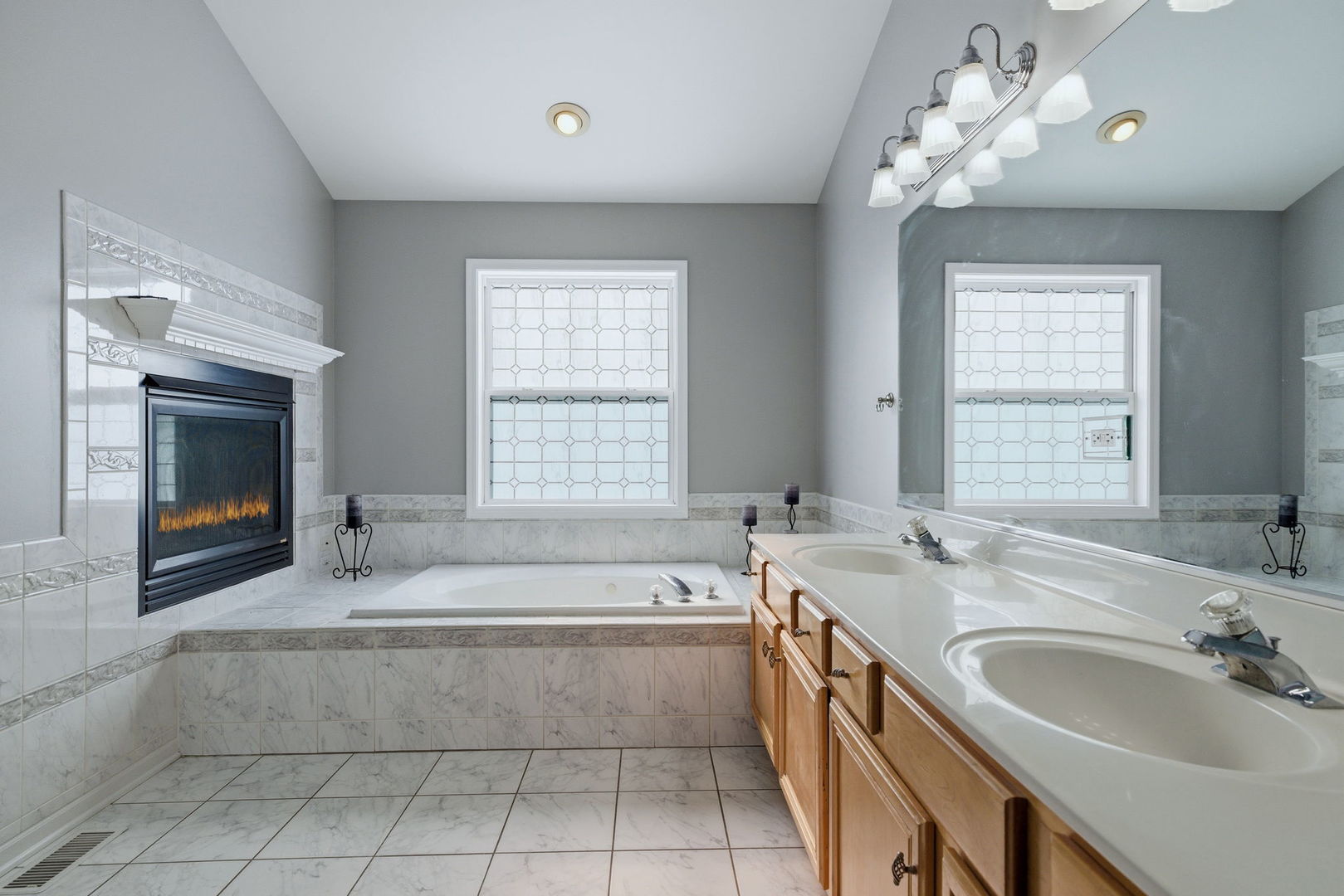 316 Ash Grove Lane, Oswego, IL 60543