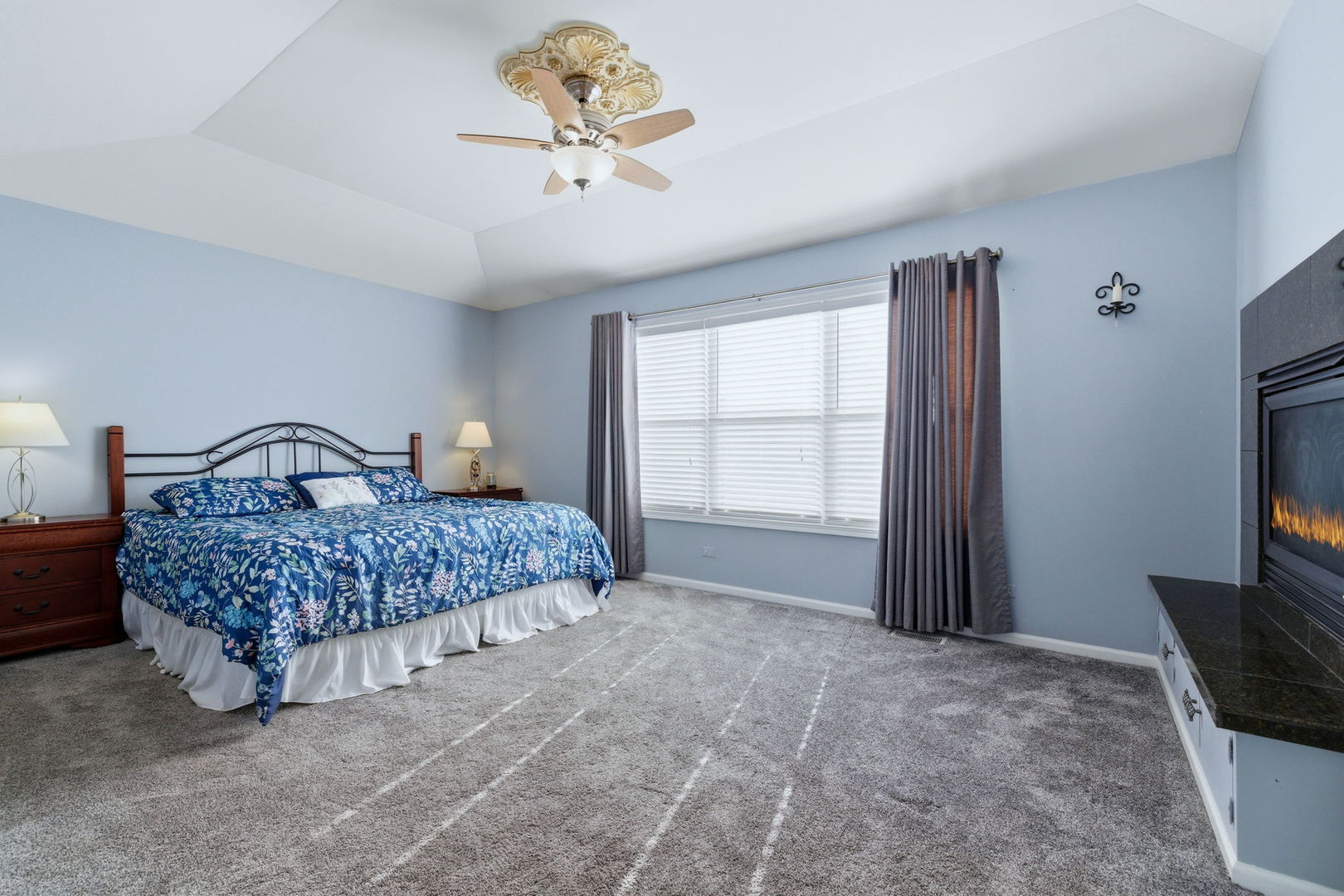 316 Ash Grove Lane, Oswego, IL 60543