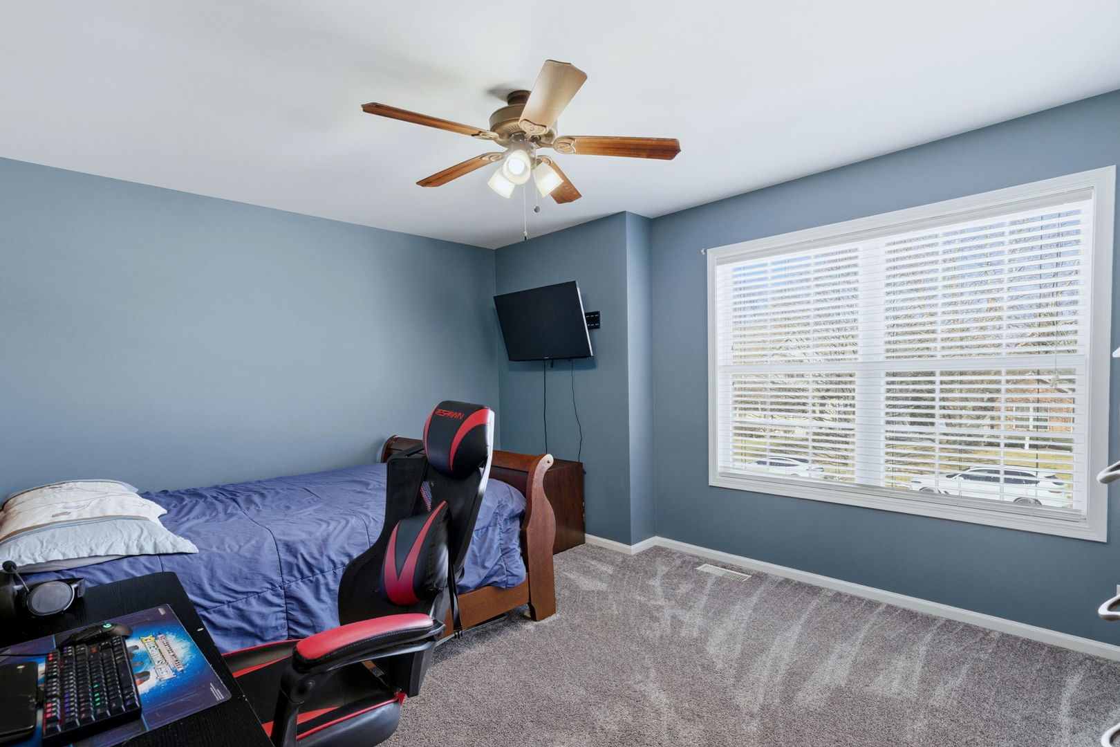 316 Ash Grove Lane, Oswego, IL 60543