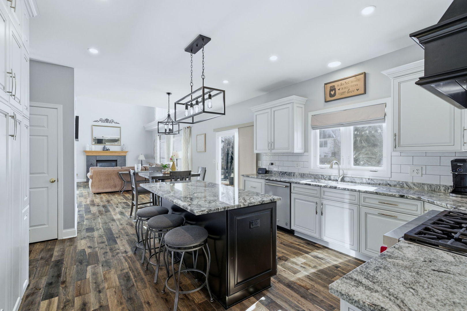 316 Ash Grove Lane, Oswego, IL 60543