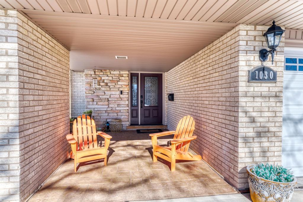 1030 W Kendall Terrace, Addison, IL 60101