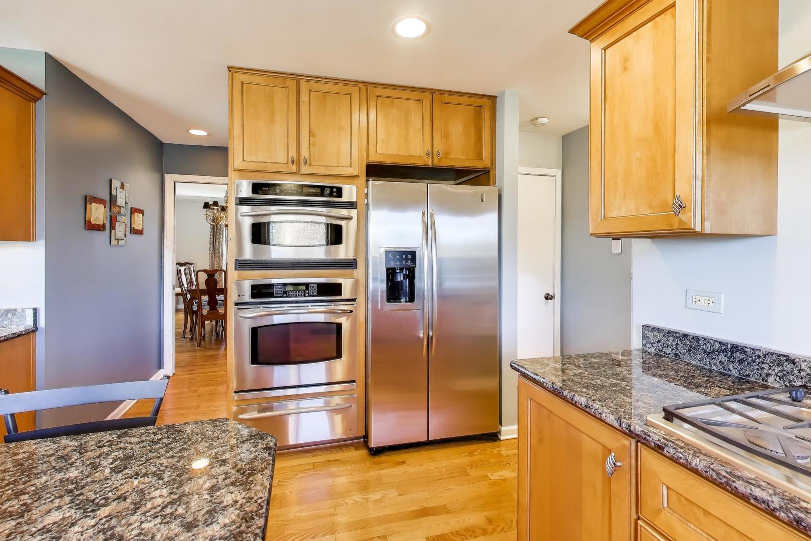 6201 Sleepy Hollow Lane, Lisle, IL 60532