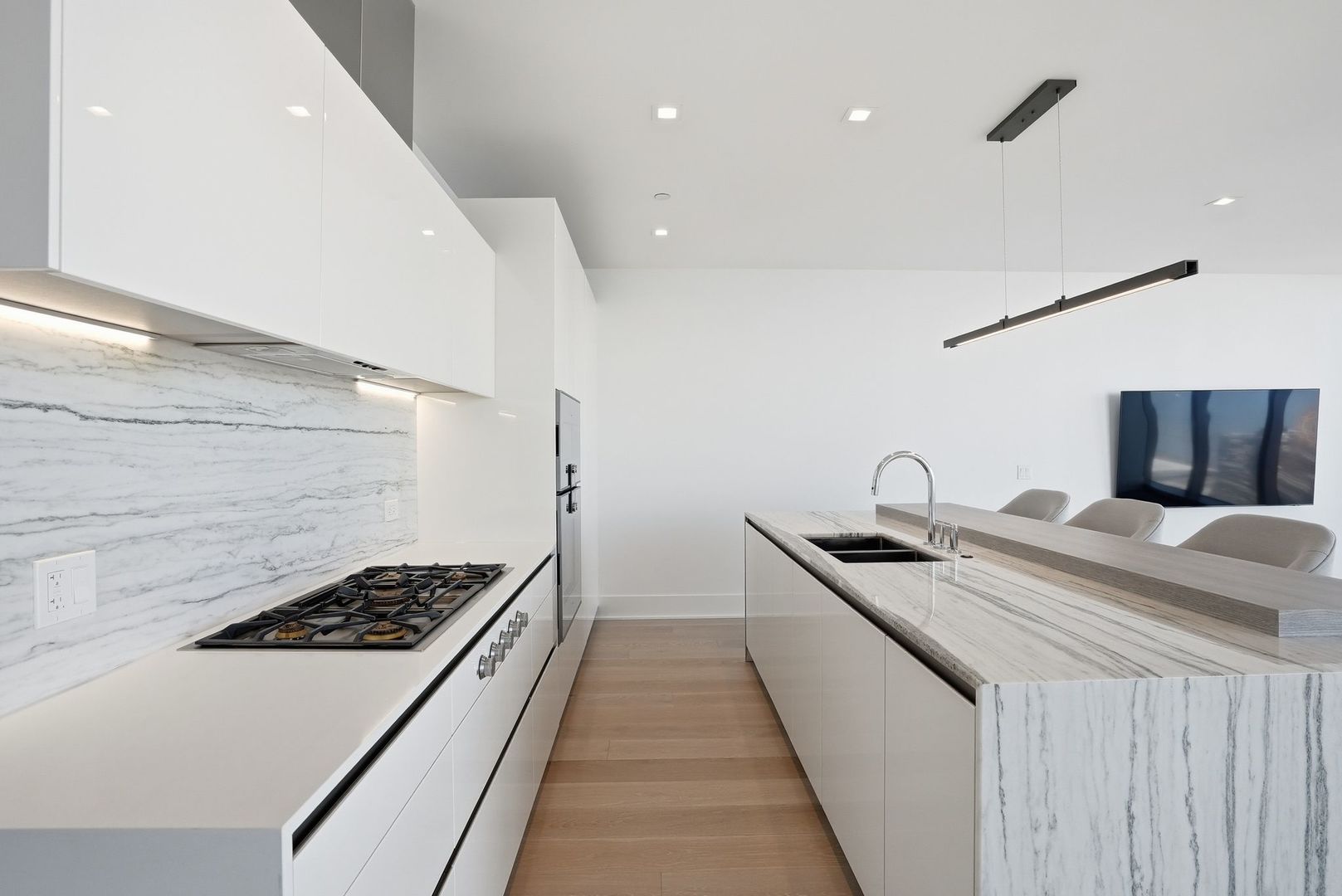 363 E Wacker Drive #6905, Chicago, IL 60601