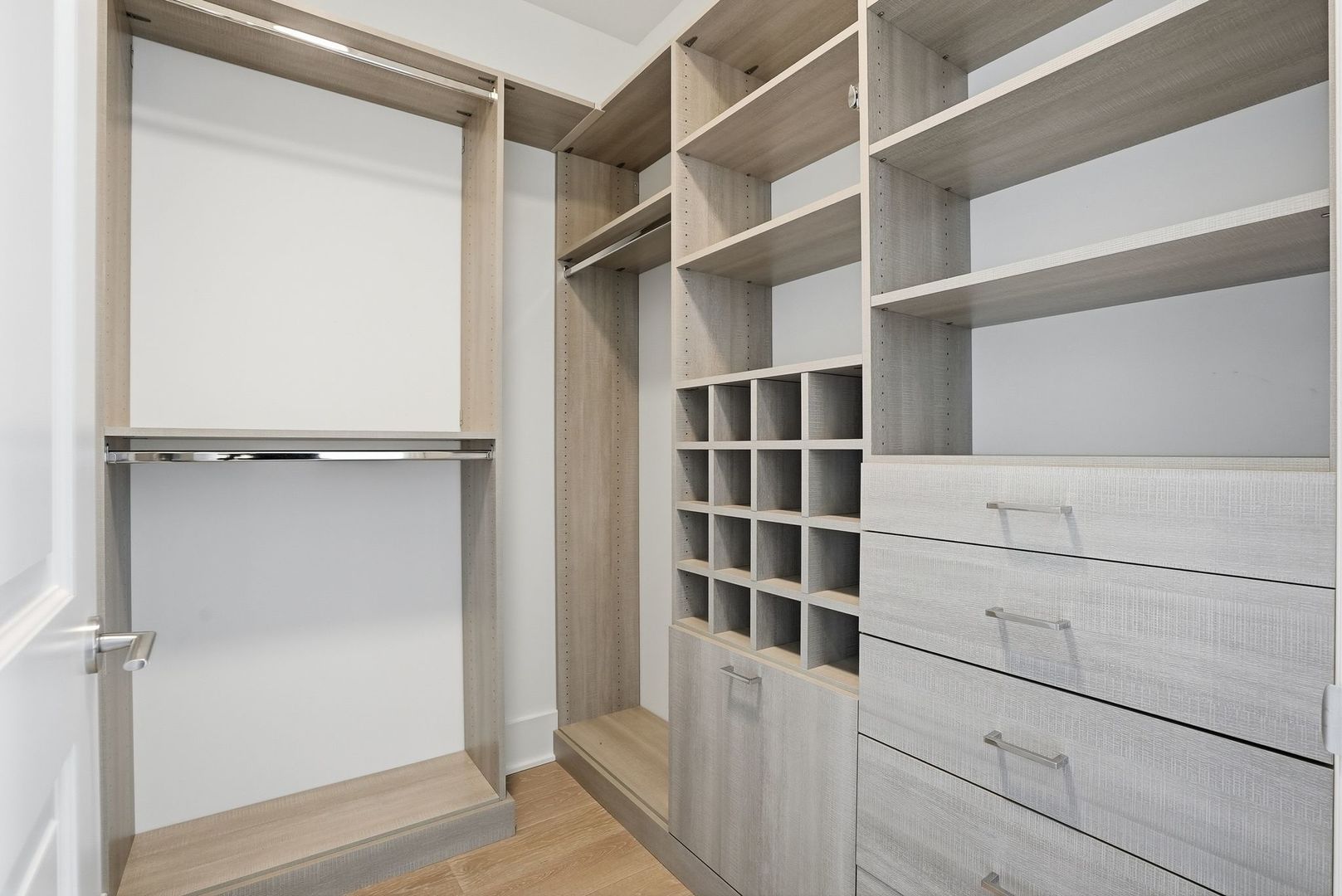 363 E Wacker Drive #6905, Chicago, IL 60601