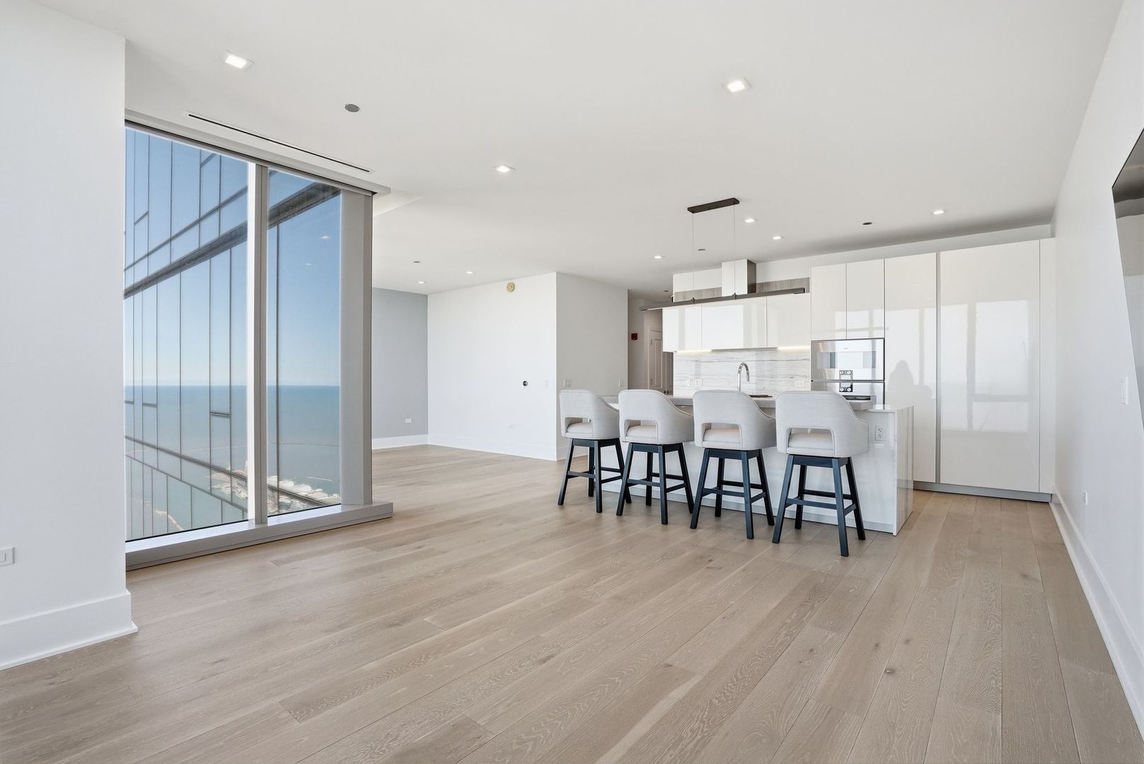 363 E Wacker Drive #6905, Chicago, IL 60601