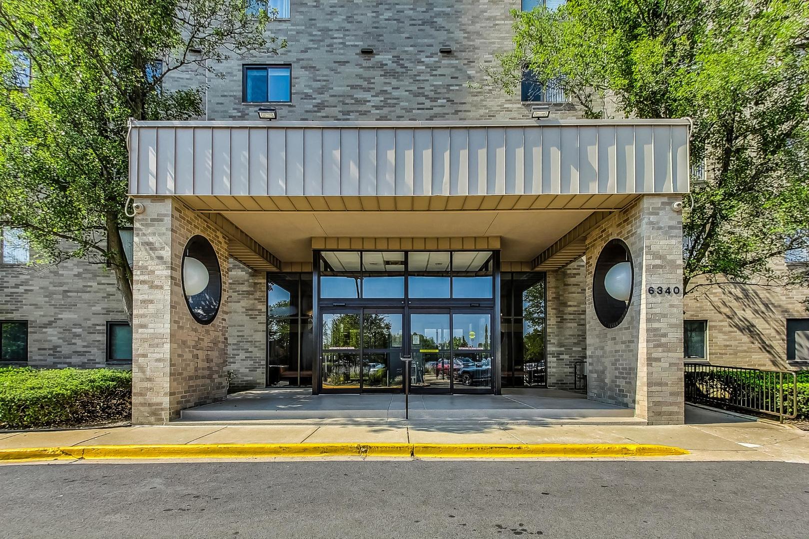 6340 Americana Drive #904, Willowbrook, IL 60527