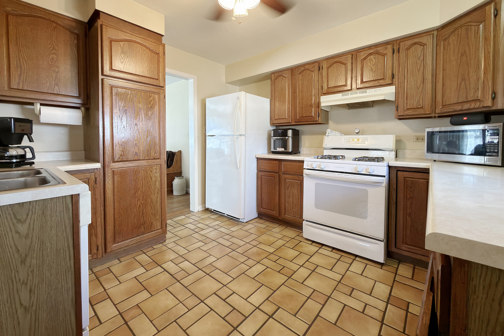 62 Mayer Avenue, Wheeling, IL 60090