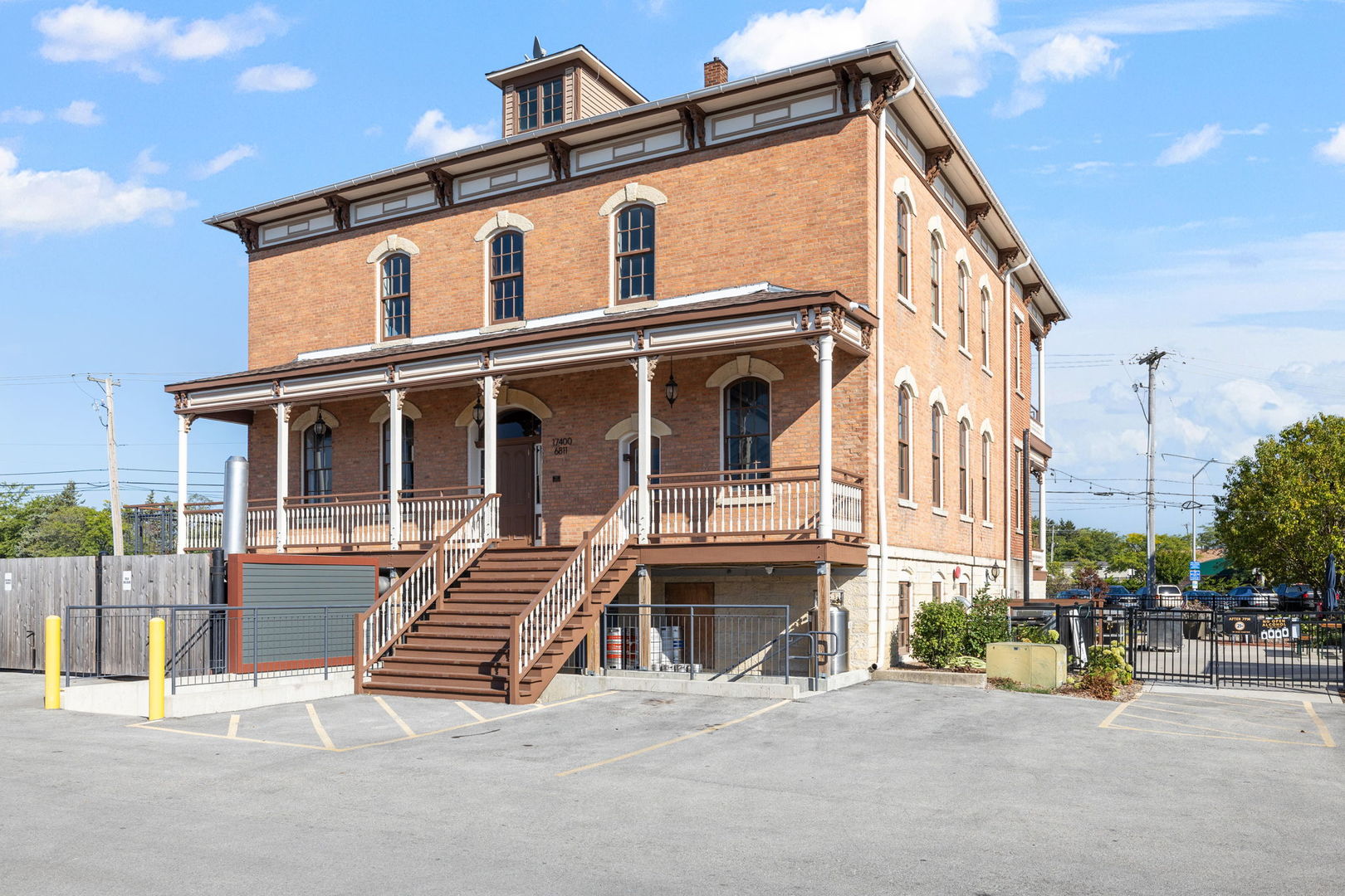 6811 Hickory Street, Tinley Park, IL 60477