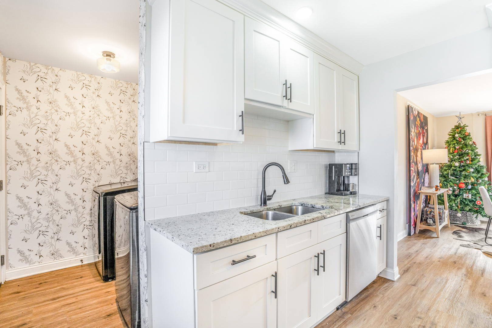 987 Lakewood Drive, Bartlett, IL 60103