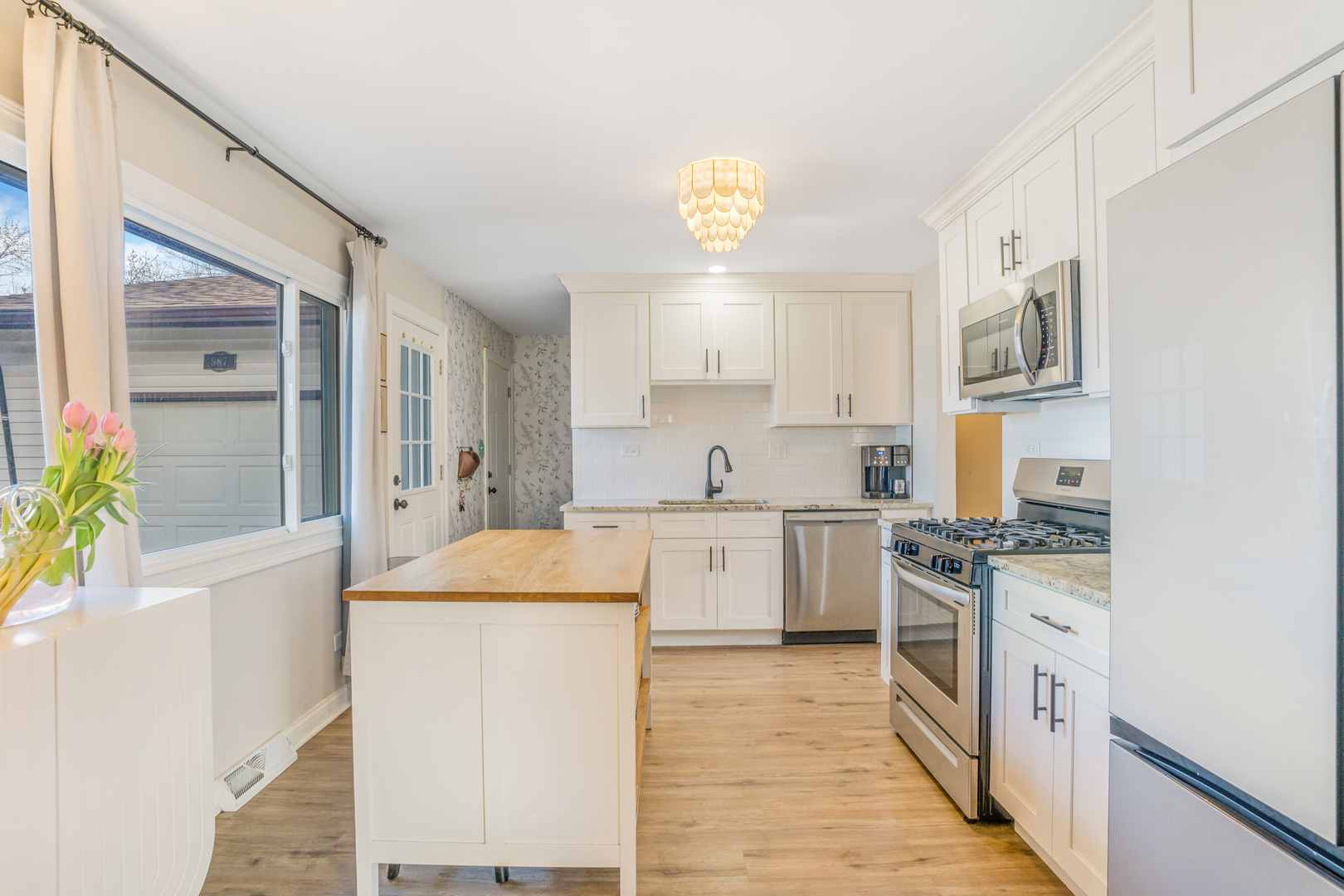 987 Lakewood Drive, Bartlett, IL 60103