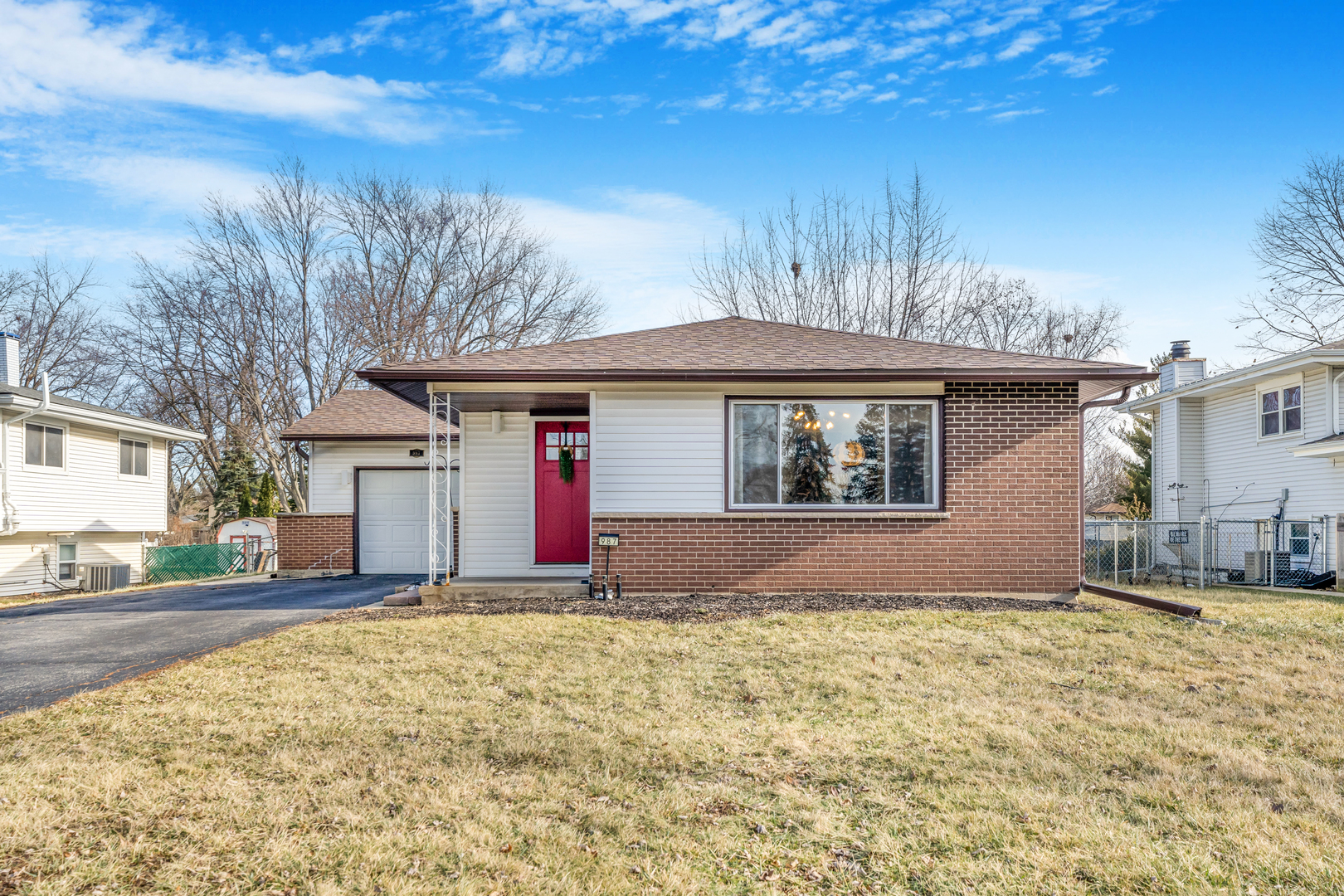 987 Lakewood Drive, Bartlett, IL 60103