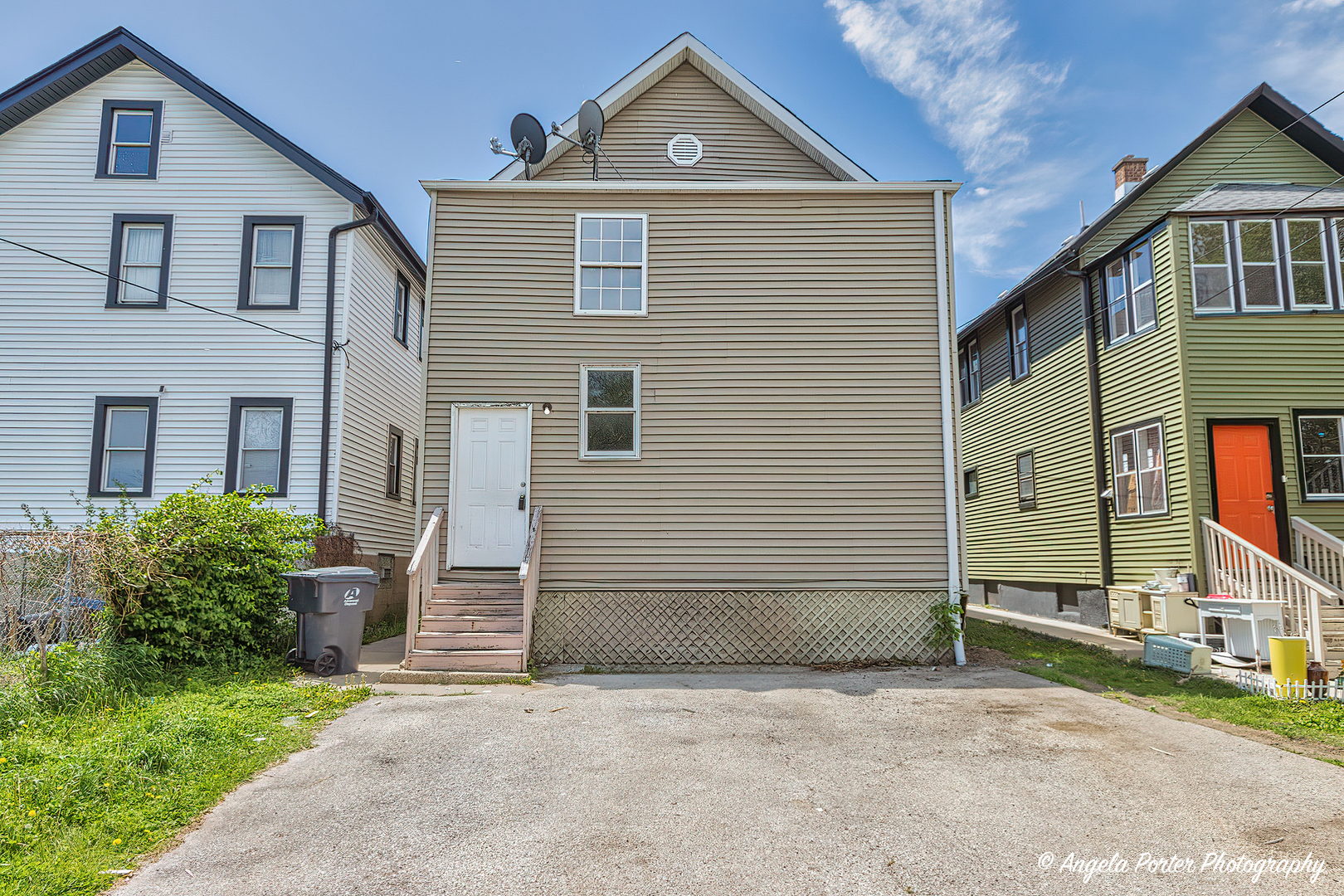 551 S Martin Luther King Jr Avenue #2, Waukegan, IL 60085