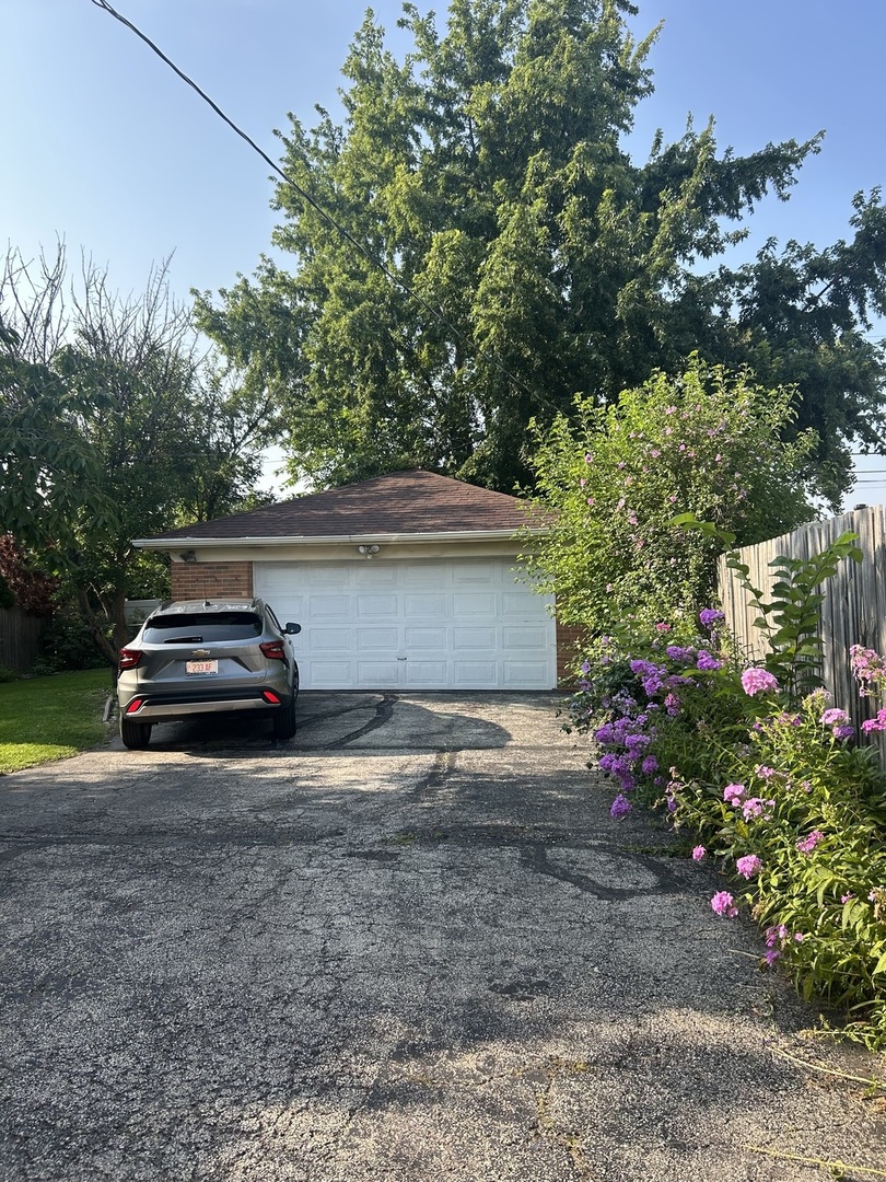 10850 Claridge Avenue, Westchester, IL 60154