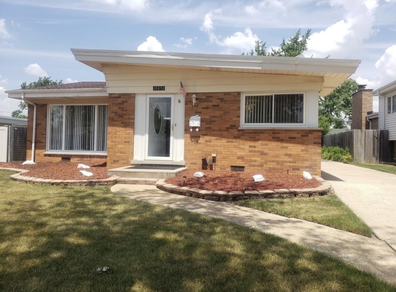 10850 Claridge Street, Westchester, IL 60154