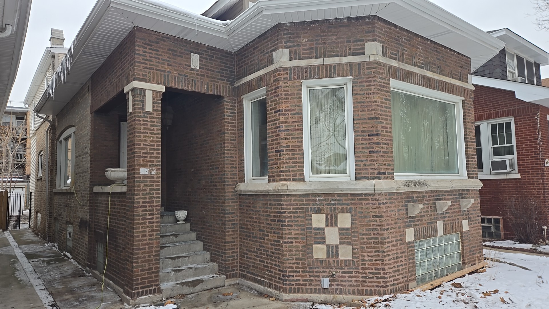 8216 S Rhodes Avenue, Chicago, IL 60619