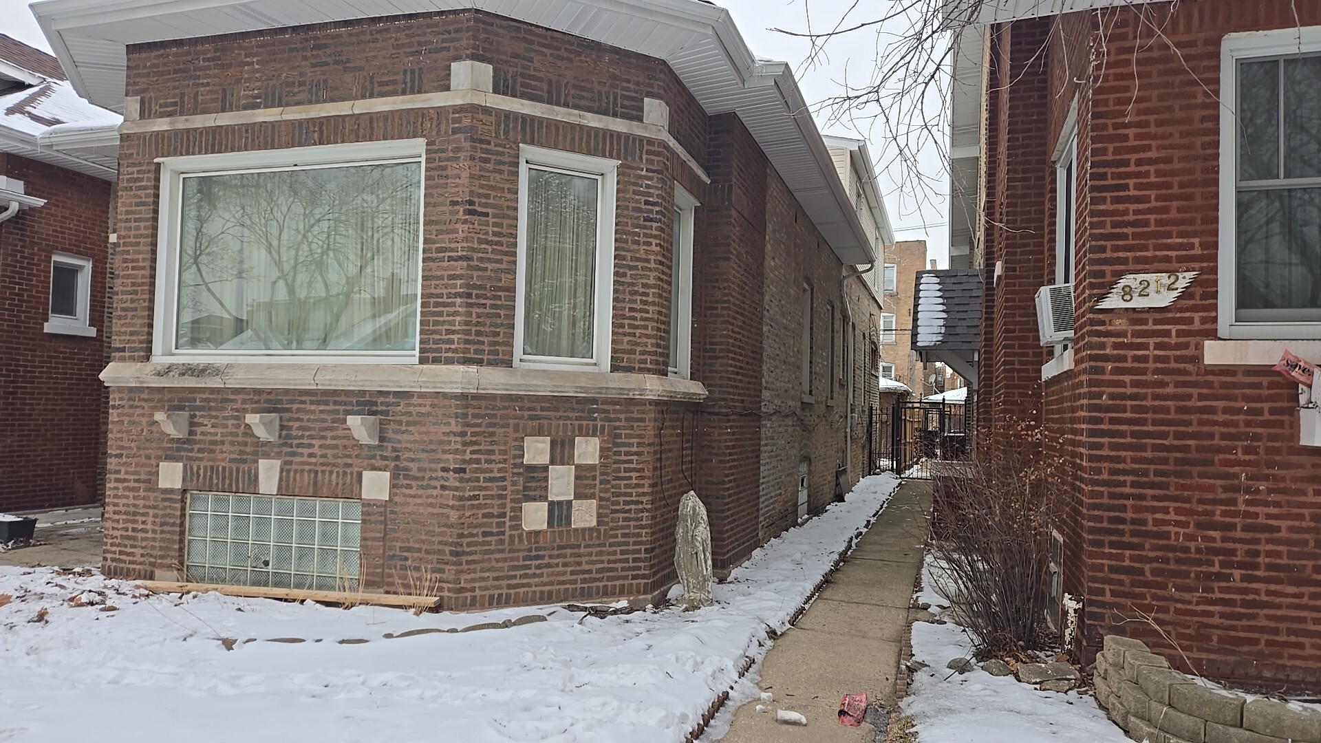 8216 S Rhodes Avenue, Chicago, IL 60619