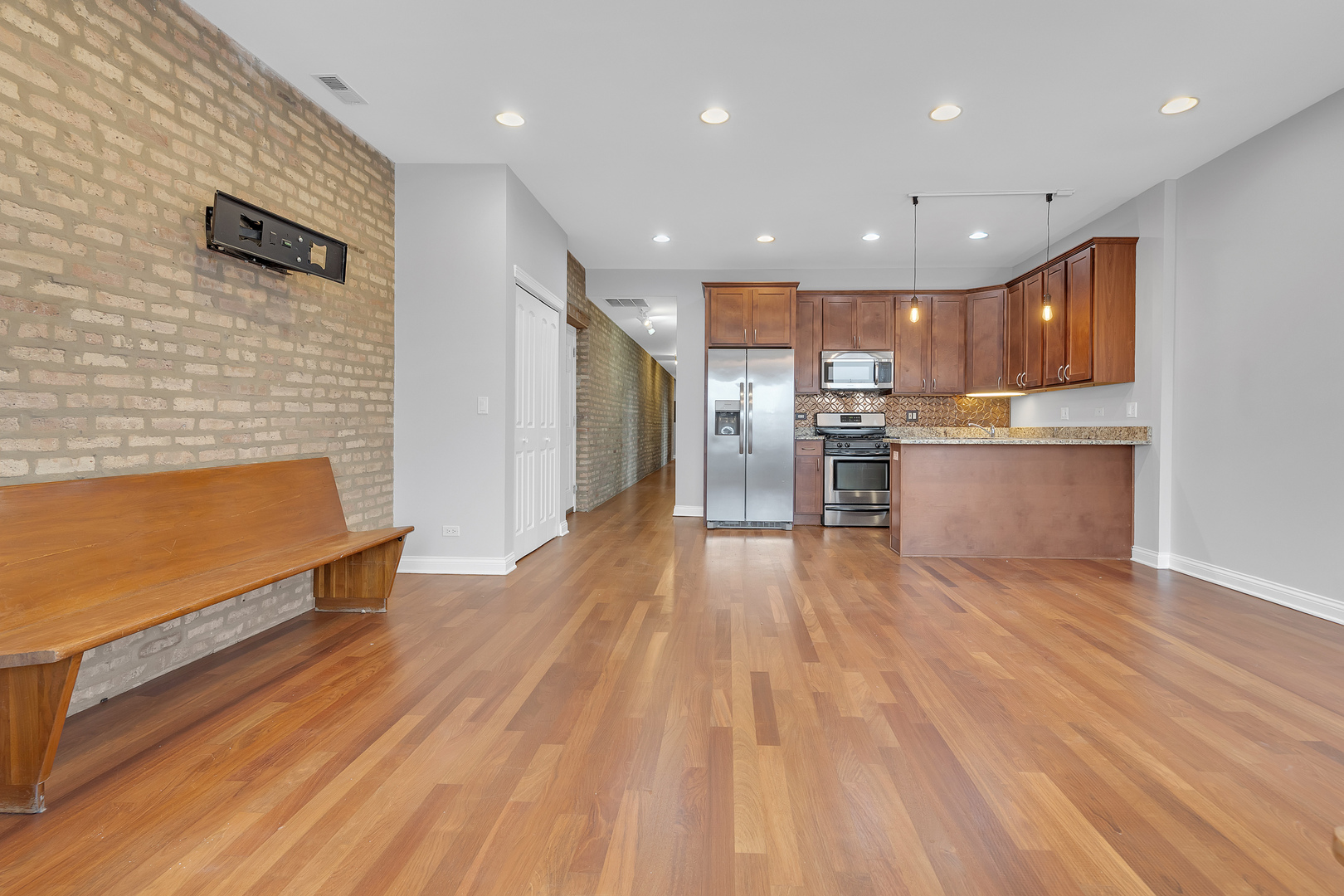 1154 N Kedzie Avenue #402, Chicago, IL 60651