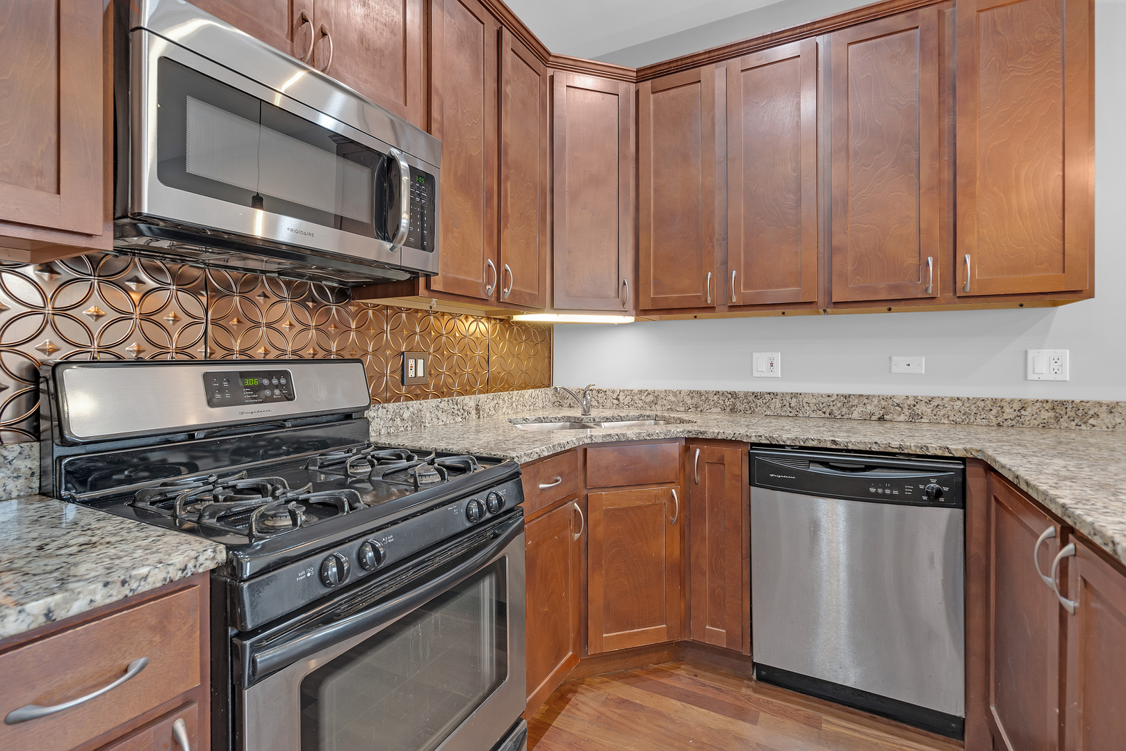 1154 N Kedzie Avenue #402, Chicago, IL 60651