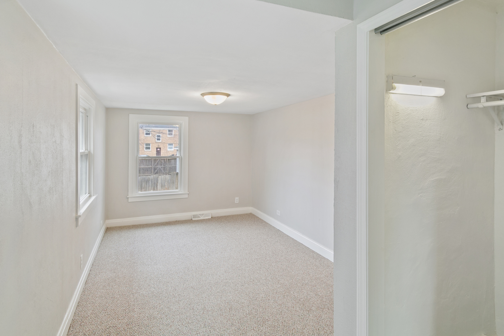 1020 Woodlawn Avenue, Waukegan, IL 60085