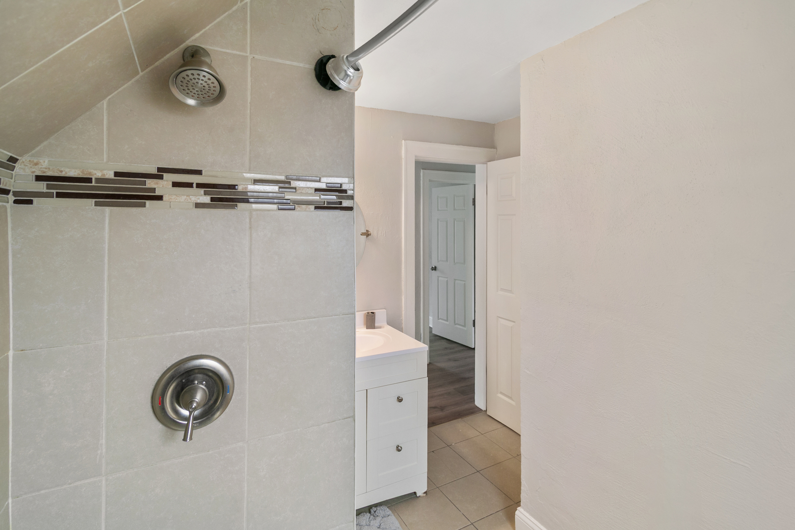 1020 Woodlawn Avenue, Waukegan, IL 60085